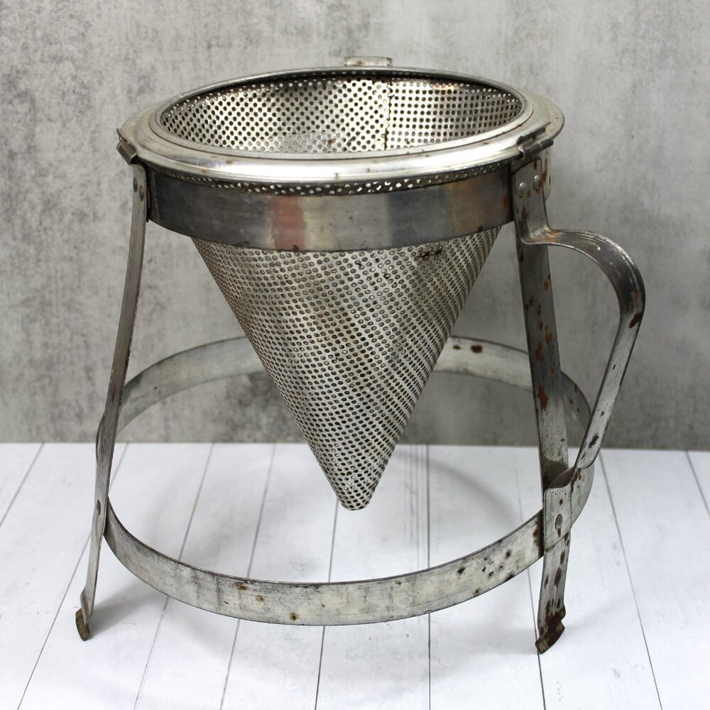 Vintage Metal Sieve Strainer in Stand - Kitchen Canning Food Mill - Picture 4 of 10